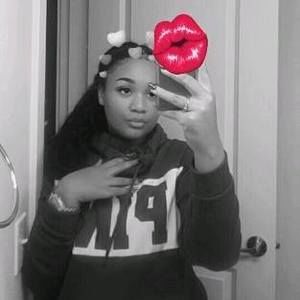 Meet your Posher, Chanel